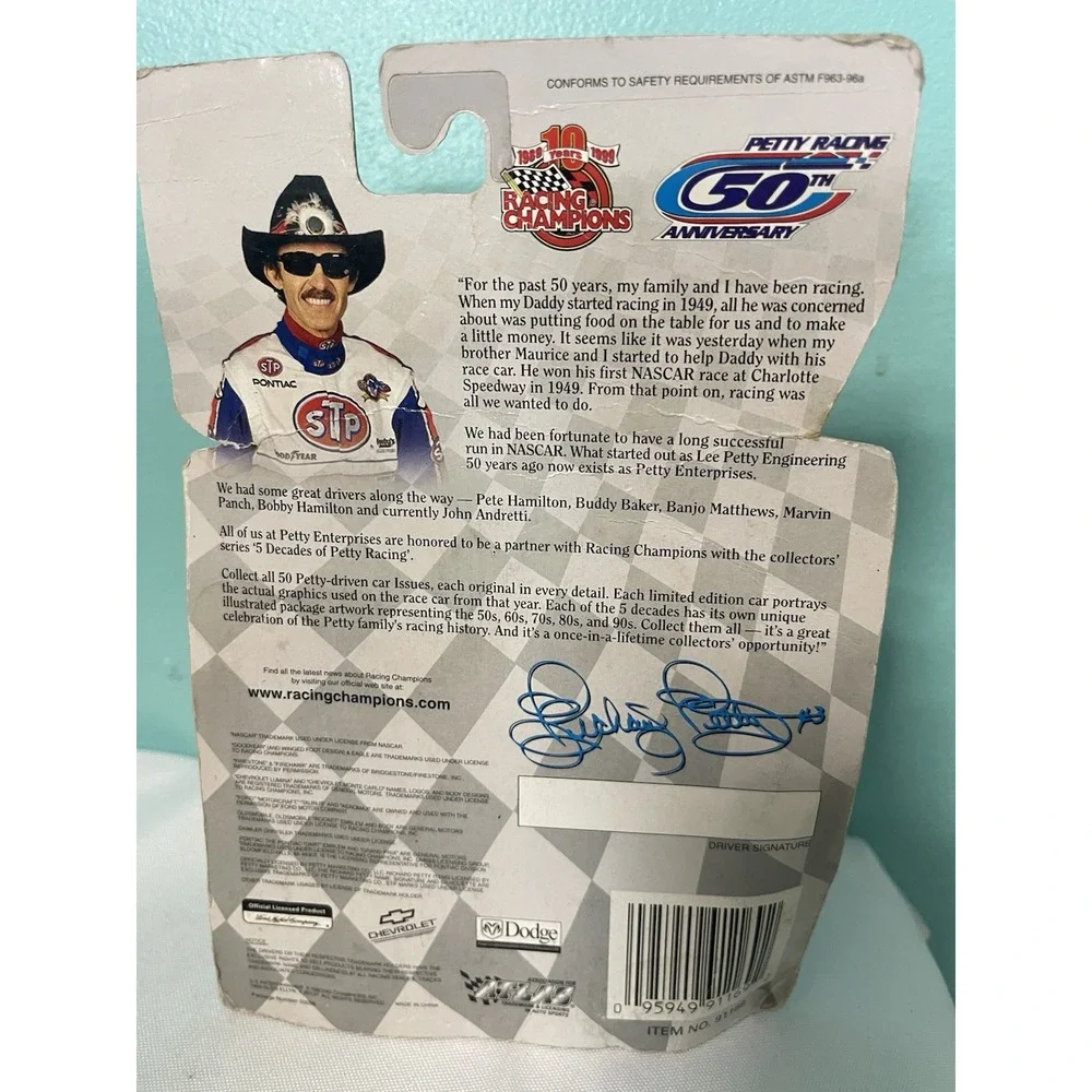 1/64 RACING CHAMPIONS‎ RICHARD PETTY STP 5 DECADES OF PETTY 1972 CHAMPION Bin-W